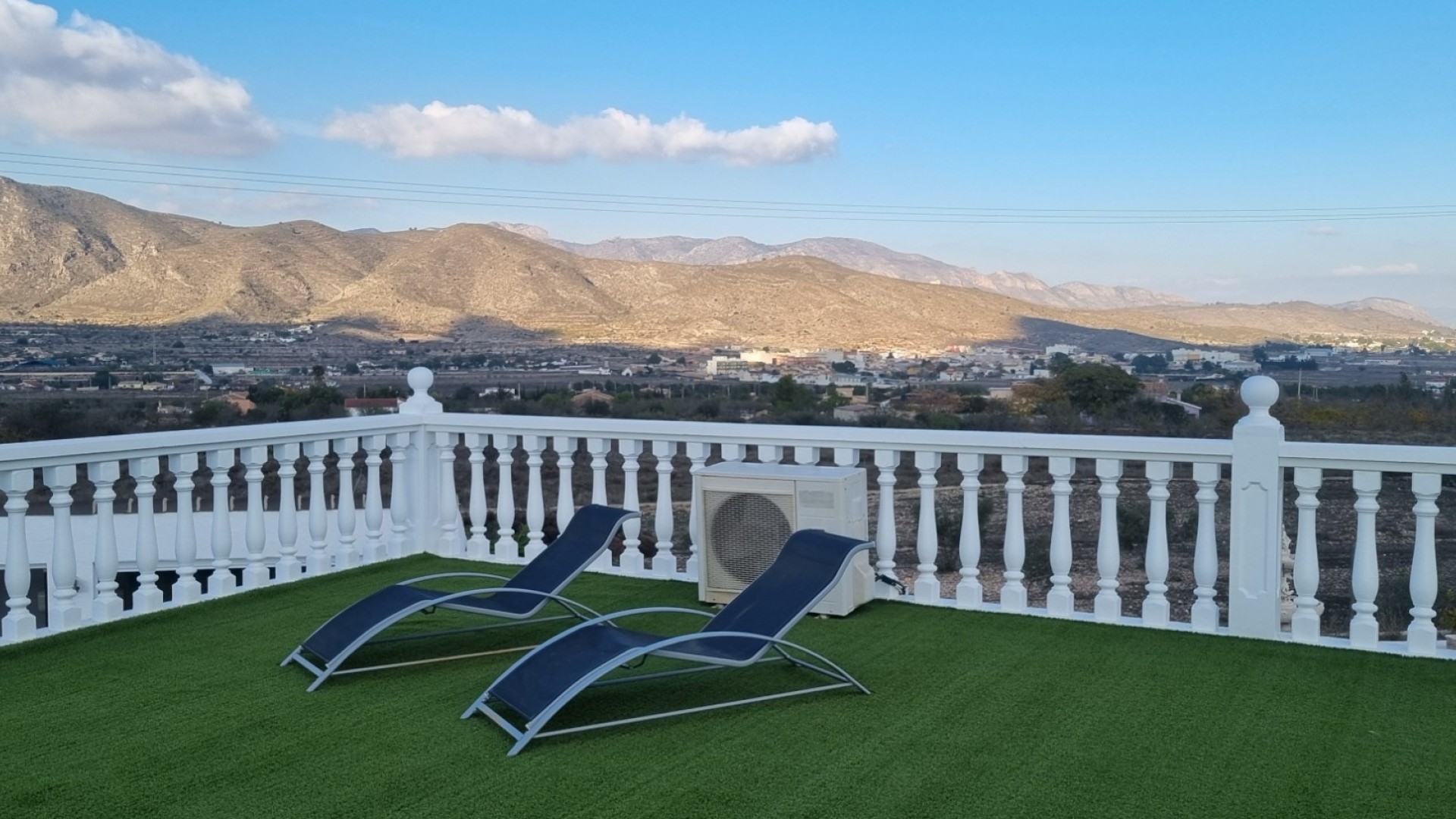 Herverkoop - Vrijstaande Villa -
Hondón de los Fráiles