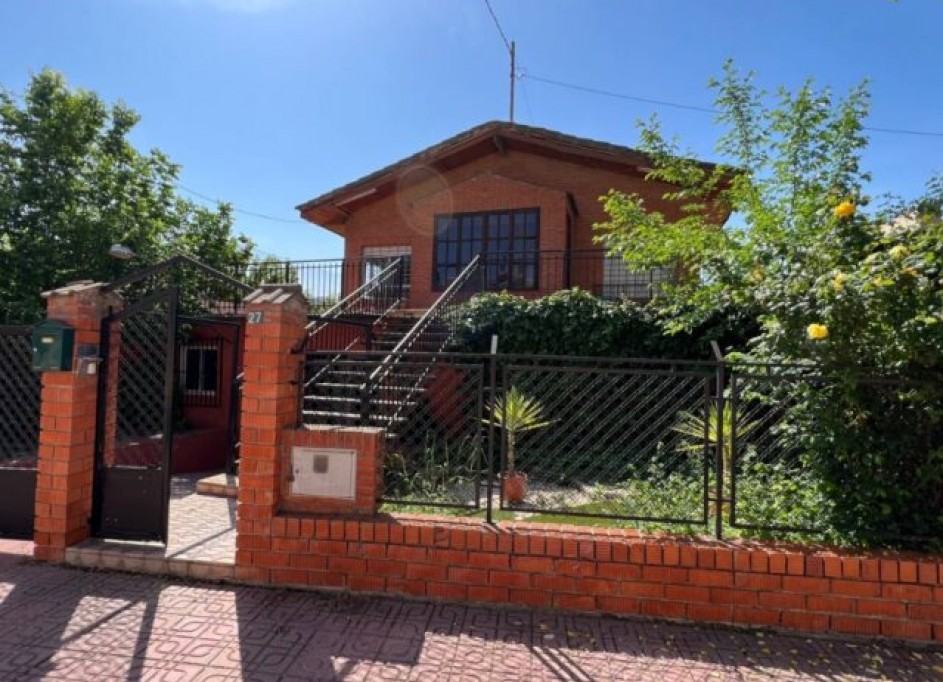 Herverkoop - Vrijstaande Villa -
Hondón de los Fráiles