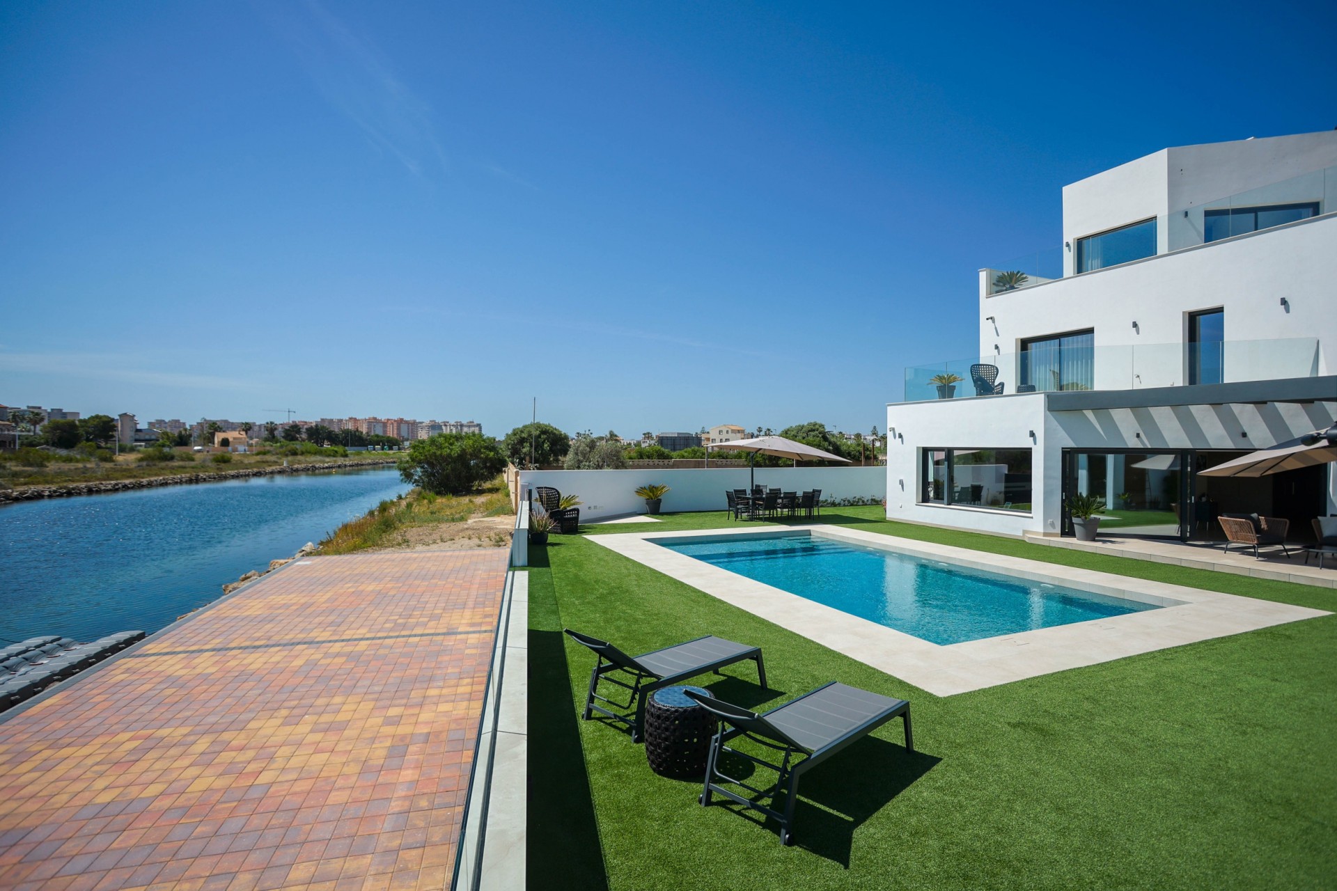 Herverkoop - Vrijstaande Villa -
La Manga del Mar Menor - La Manga