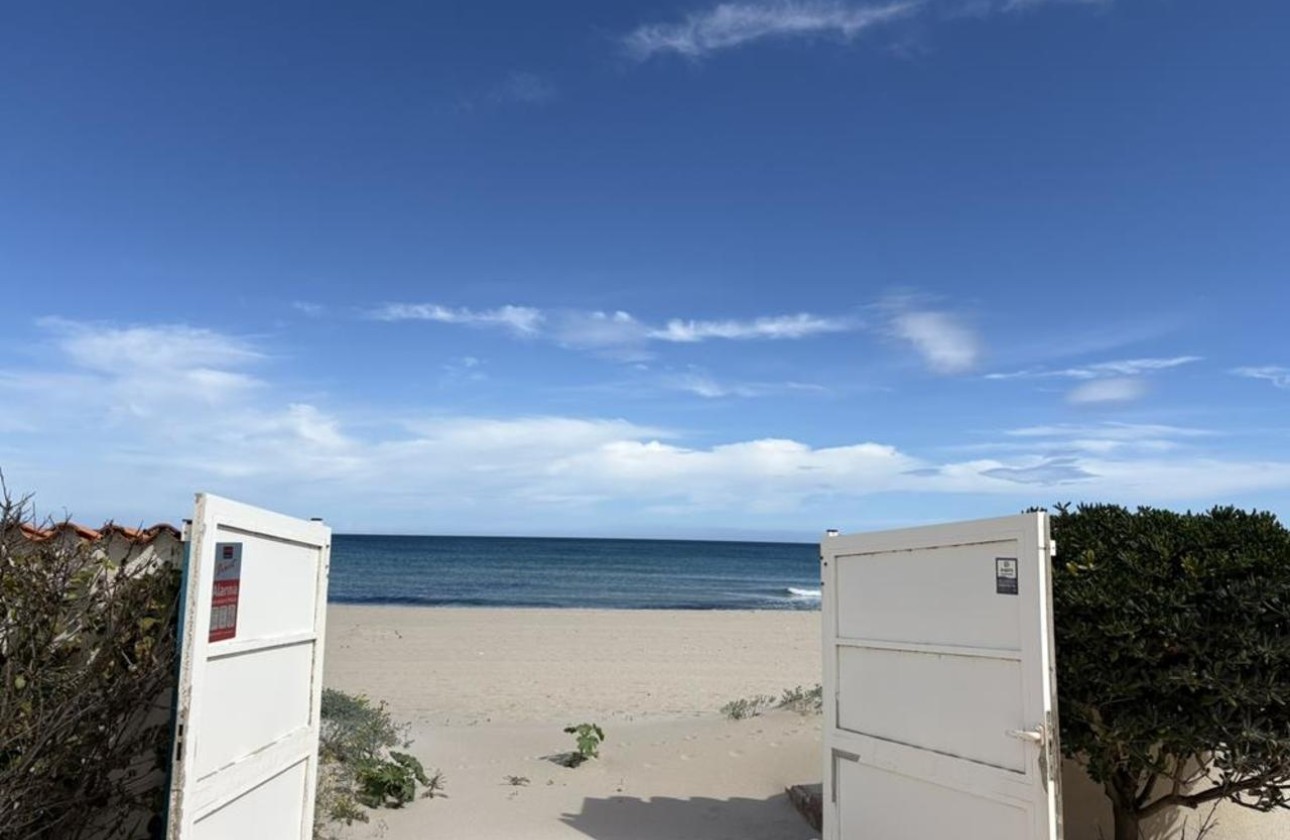 Herverkoop - Vrijstaande Villa -
La Manga del Mar Menor - La Manga