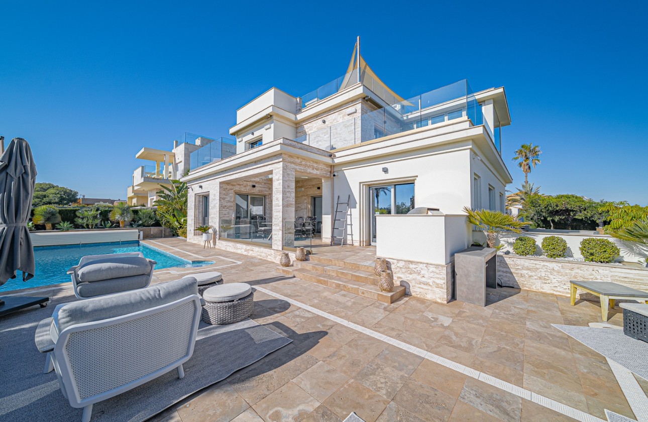Herverkoop - Vrijstaande Villa -
La Zenia - Beachside