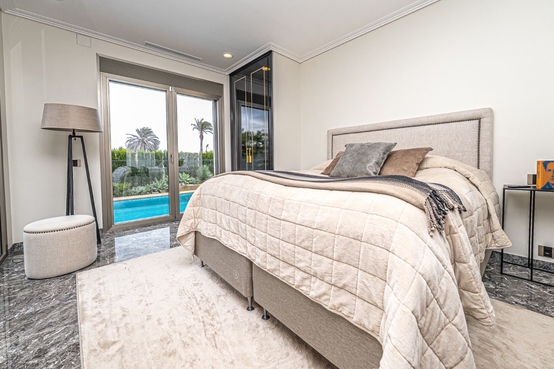 Herverkoop - Vrijstaande Villa -
La Zenia - Beachside