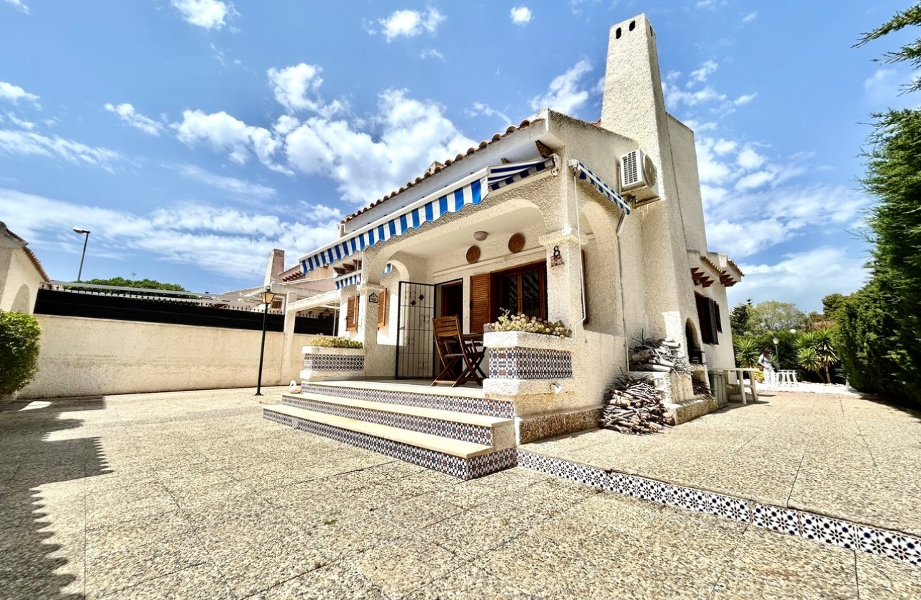 Herverkoop - Vrijstaande Villa -
La Zenia - Costa Blanca