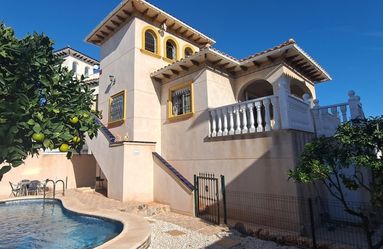 Herverkoop - Vrijstaande Villa -
La Zenia