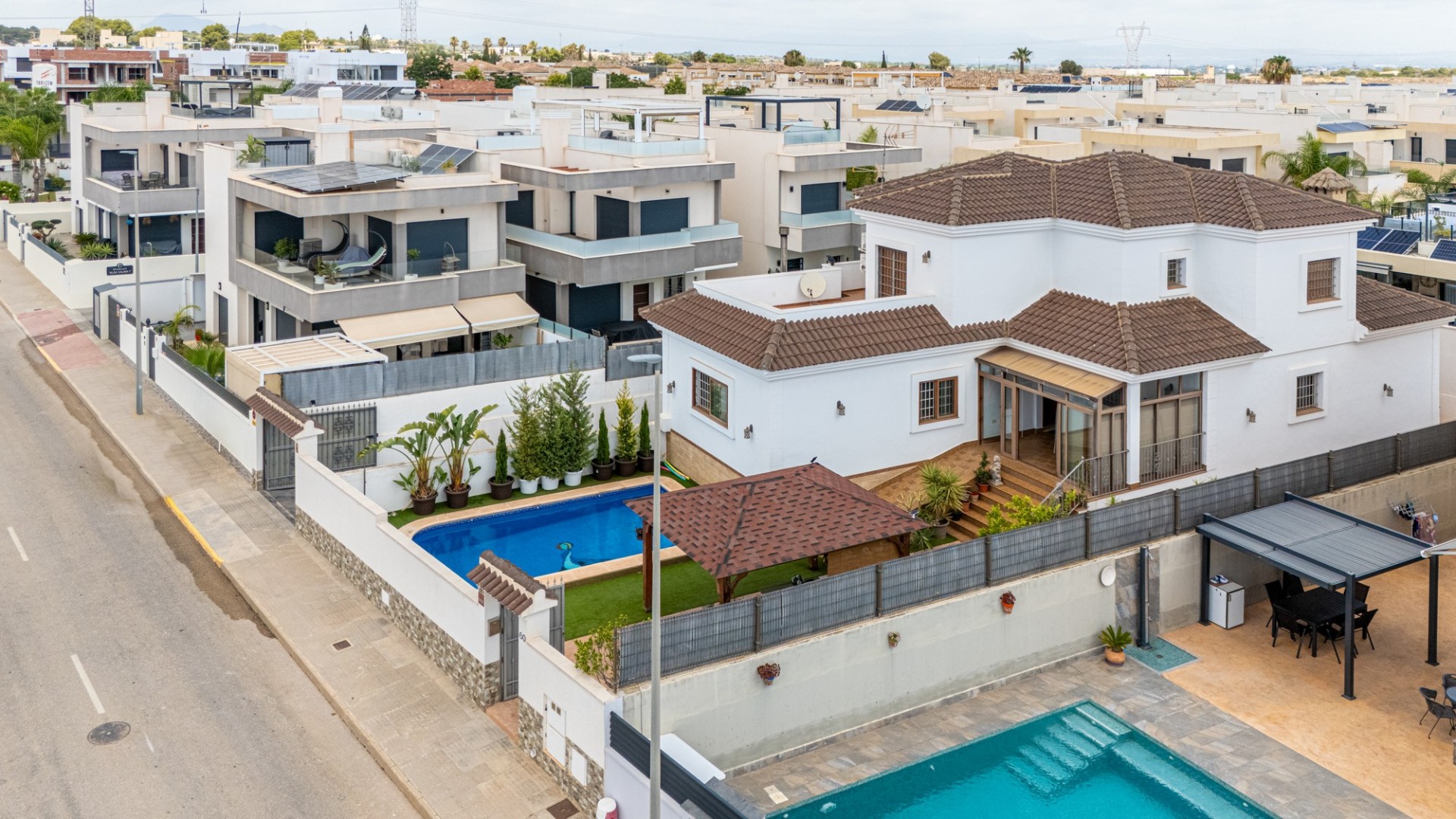 Herverkoop - Vrijstaande Villa -
Los Montesinos - La Herrada