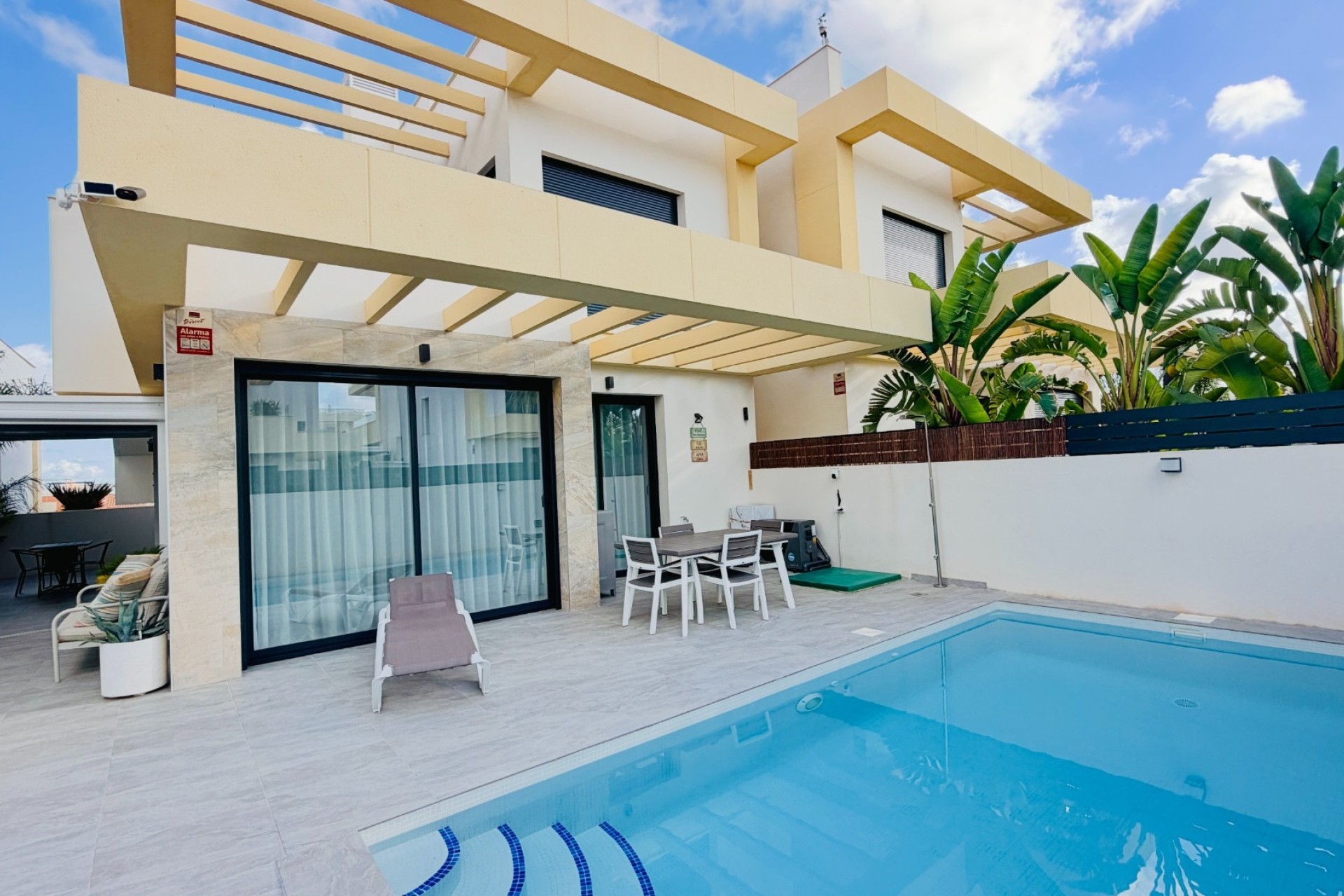 Herverkoop - Vrijstaande villa -
Los Montesinos - La Herrada