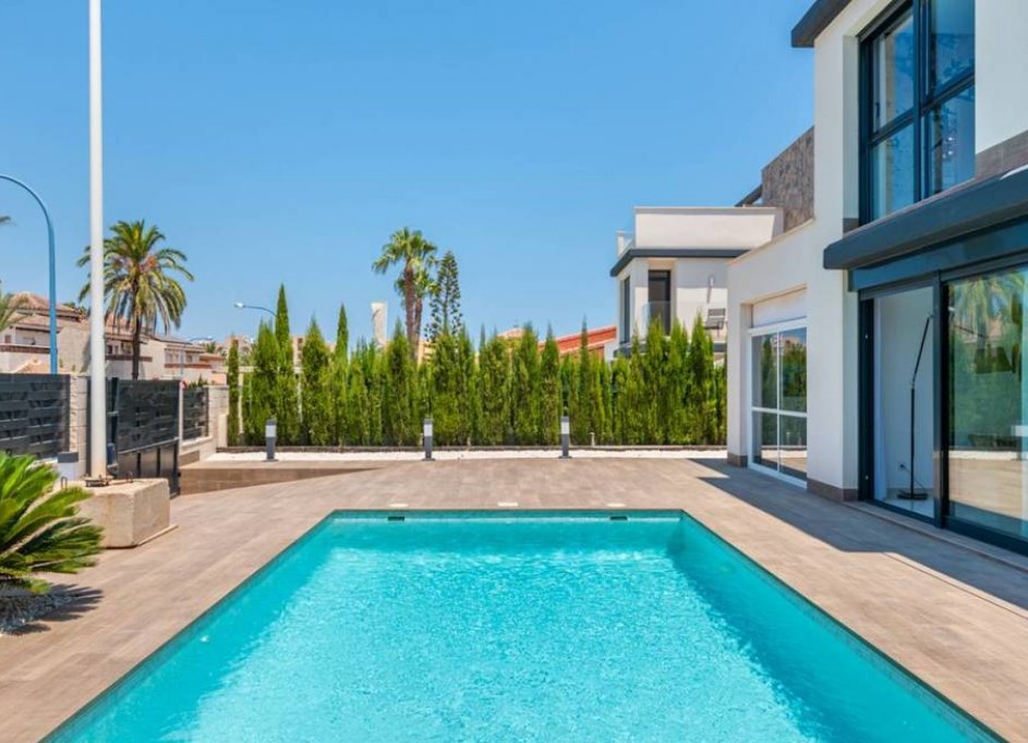 Herverkoop - Vrijstaande Villa -
Mar Menor