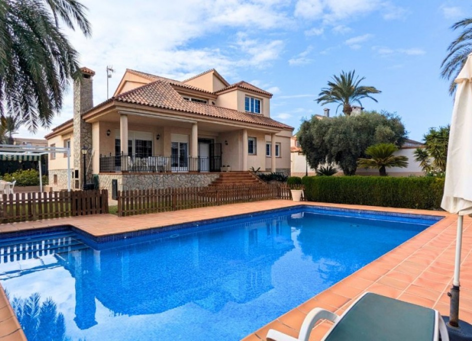 Herverkoop - Vrijstaande Villa -
Mil Palmeras