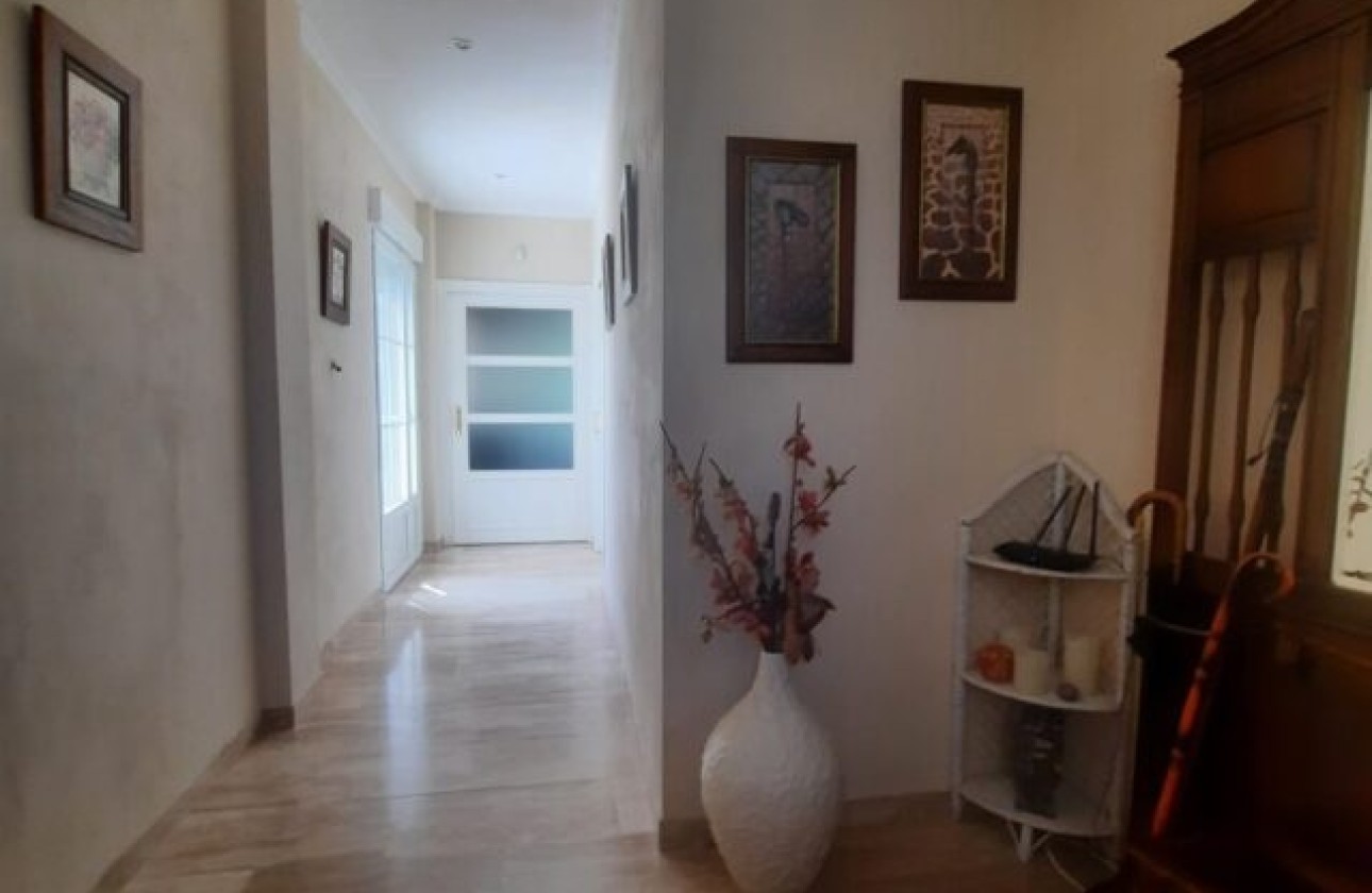 Herverkoop - Vrijstaande Villa -
Monóvar