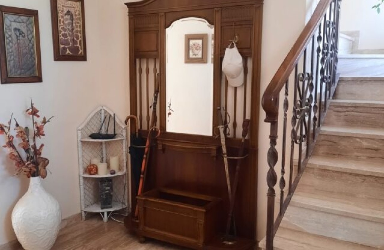 Herverkoop - Vrijstaande Villa -
Monóvar