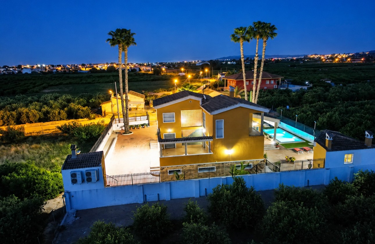 Herverkoop - Vrijstaande villa -
Orihuela - CAMPO