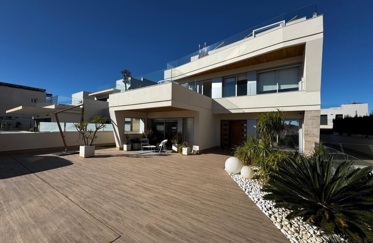 Herverkoop - Vrijstaande Villa -
Orihuela Costa - Campoamor