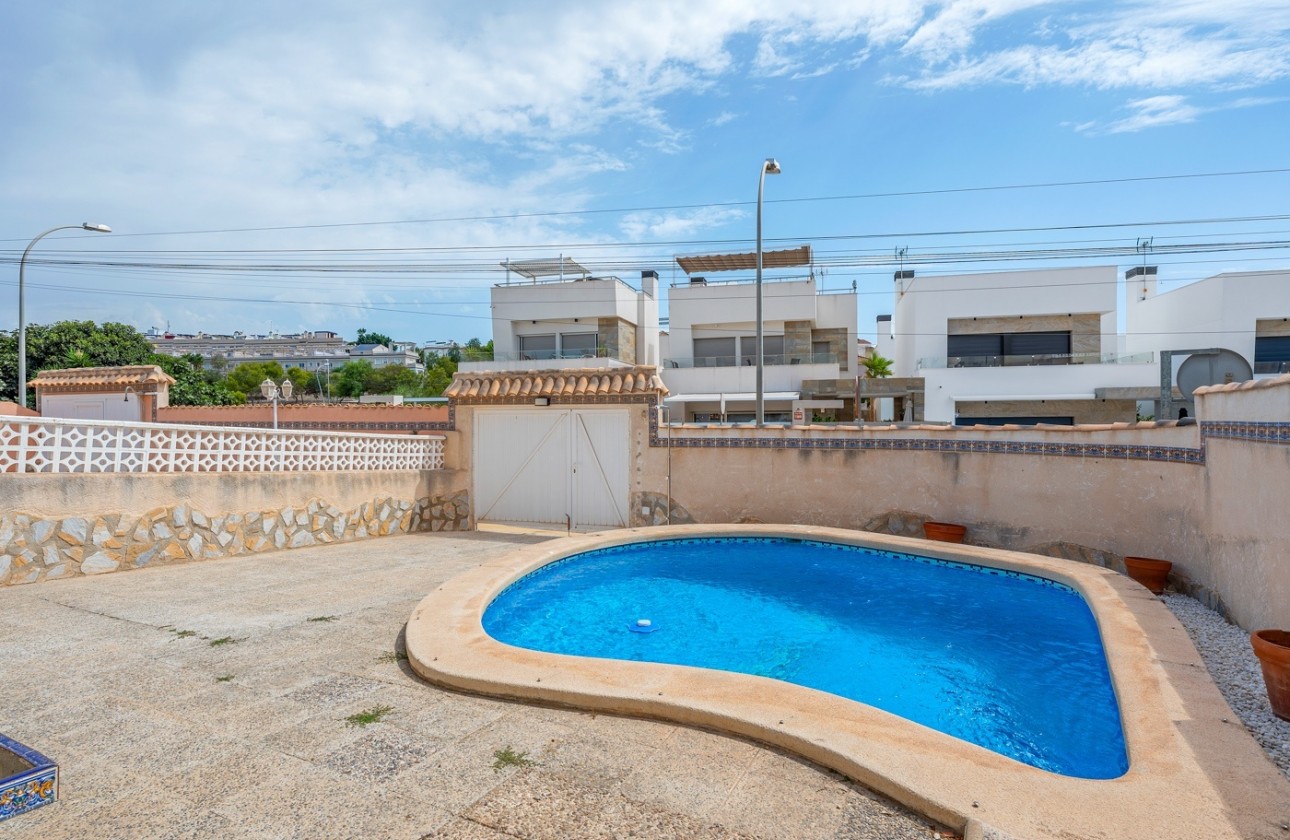Herverkoop - Vrijstaande Villa -
Orihuela Costa - El Galan