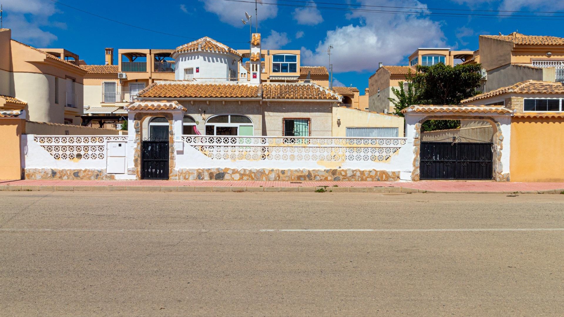 Herverkoop - Vrijstaande Villa -
Orihuela Costa - Los Almendros-La Florida