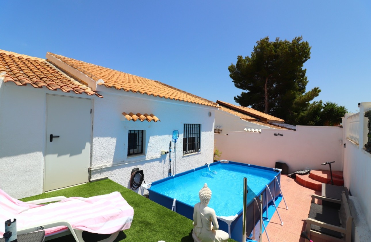 Herverkoop - Vrijstaande villa -
Orihuela Costa - Villamartin
