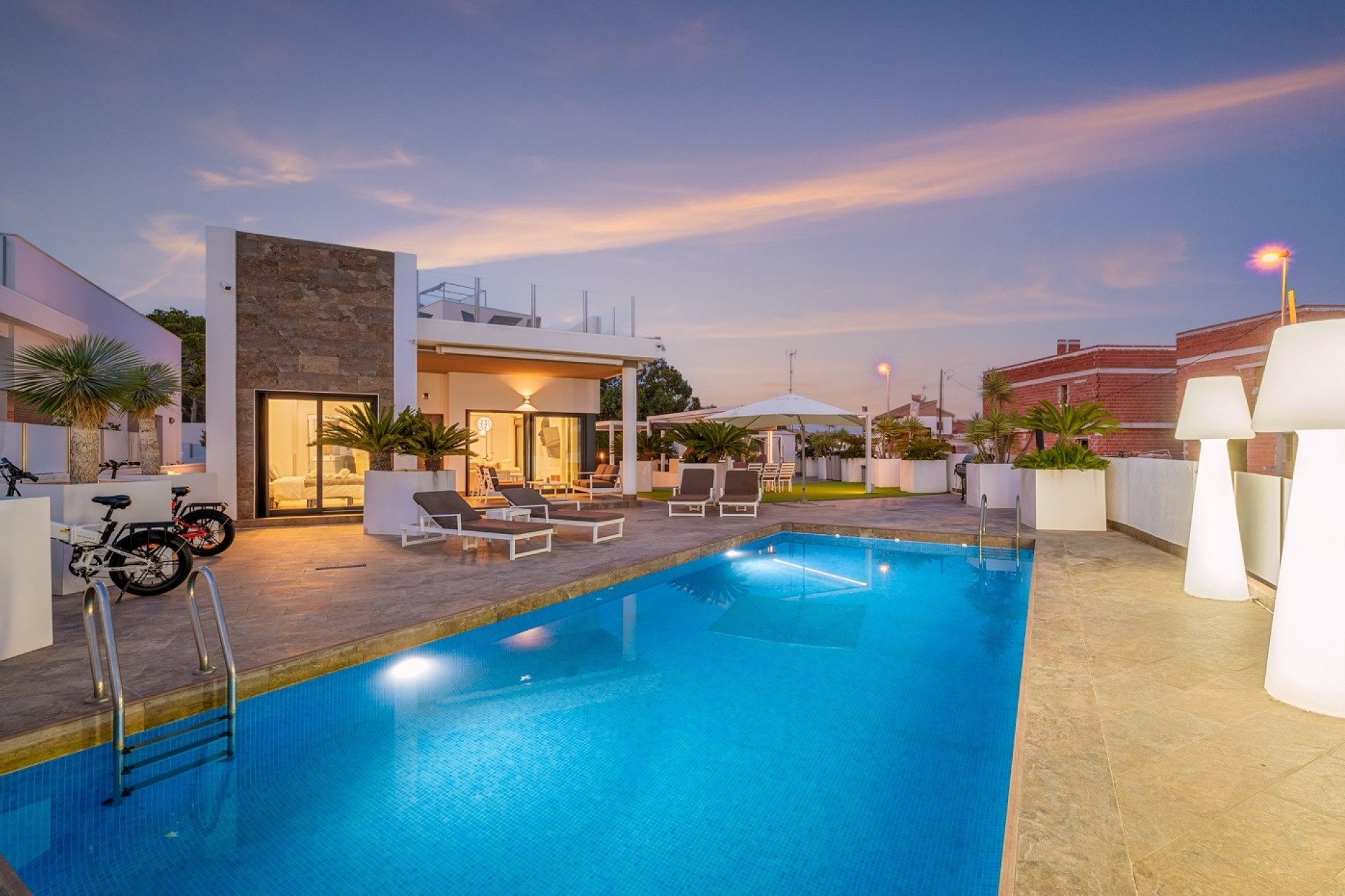 Herverkoop - Vrijstaande Villa -
Orihuela Costa - Villamartín