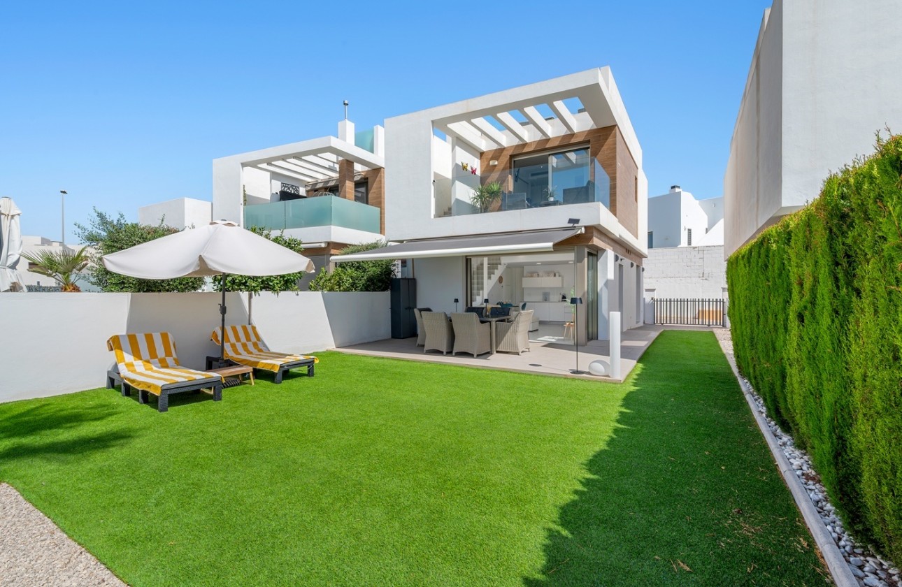 Herverkoop - Vrijstaande Villa -
Orihuela Costa - Villamartín