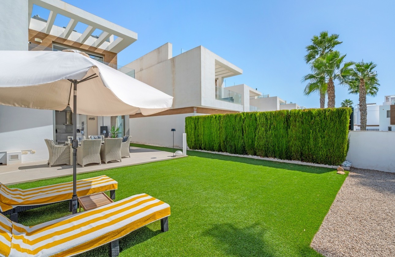 Herverkoop - Vrijstaande Villa -
Orihuela Costa - Villamartín