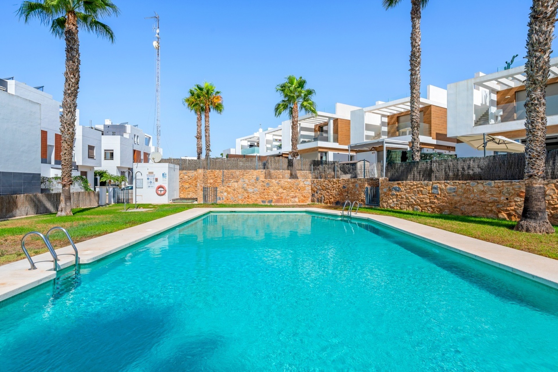 Herverkoop - Vrijstaande Villa -
Orihuela Costa - Villamartín
