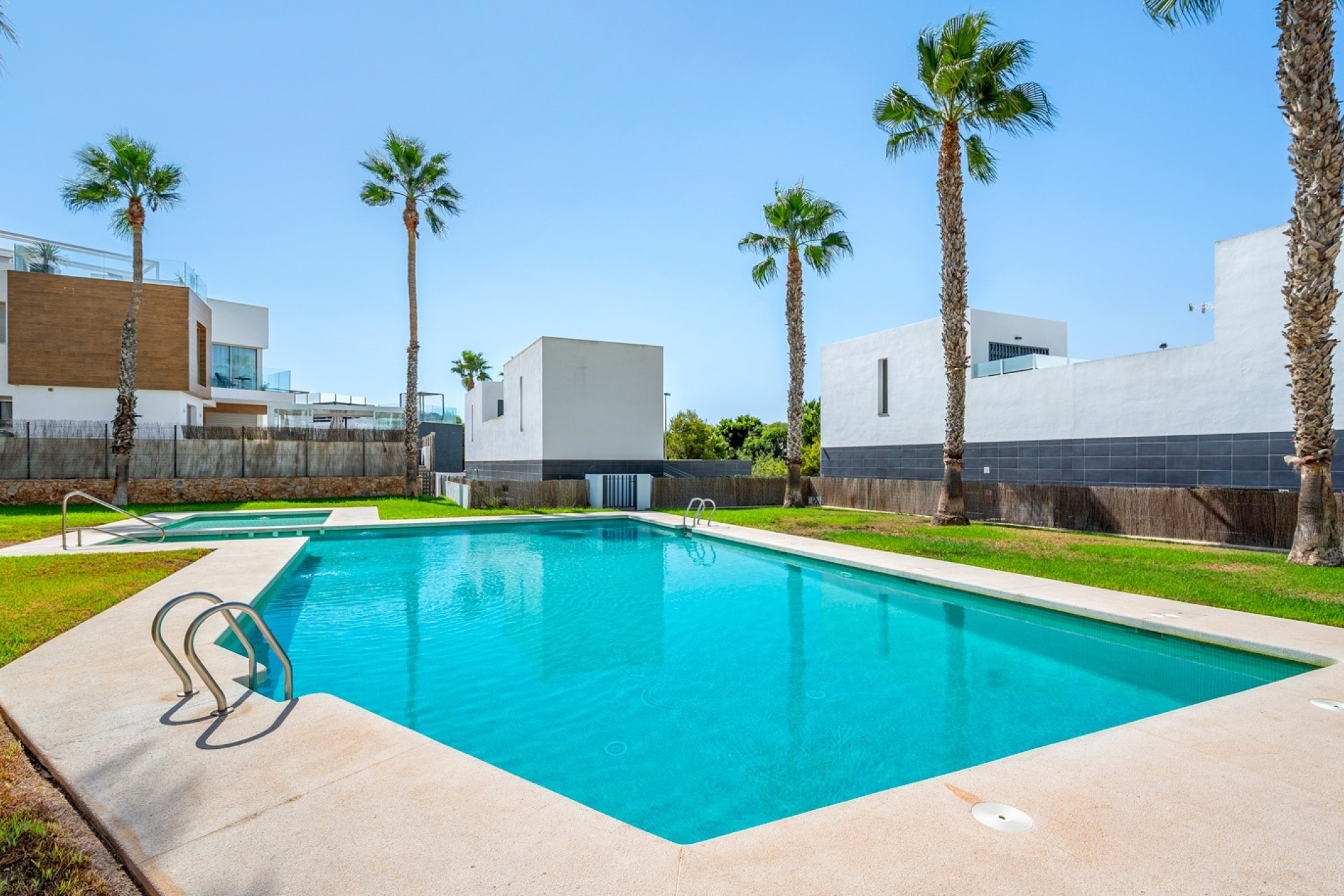Herverkoop - Vrijstaande Villa -
Orihuela Costa - Villamartín