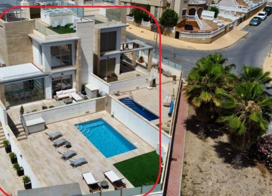 Herverkoop - Vrijstaande Villa -
Orihuela Costa