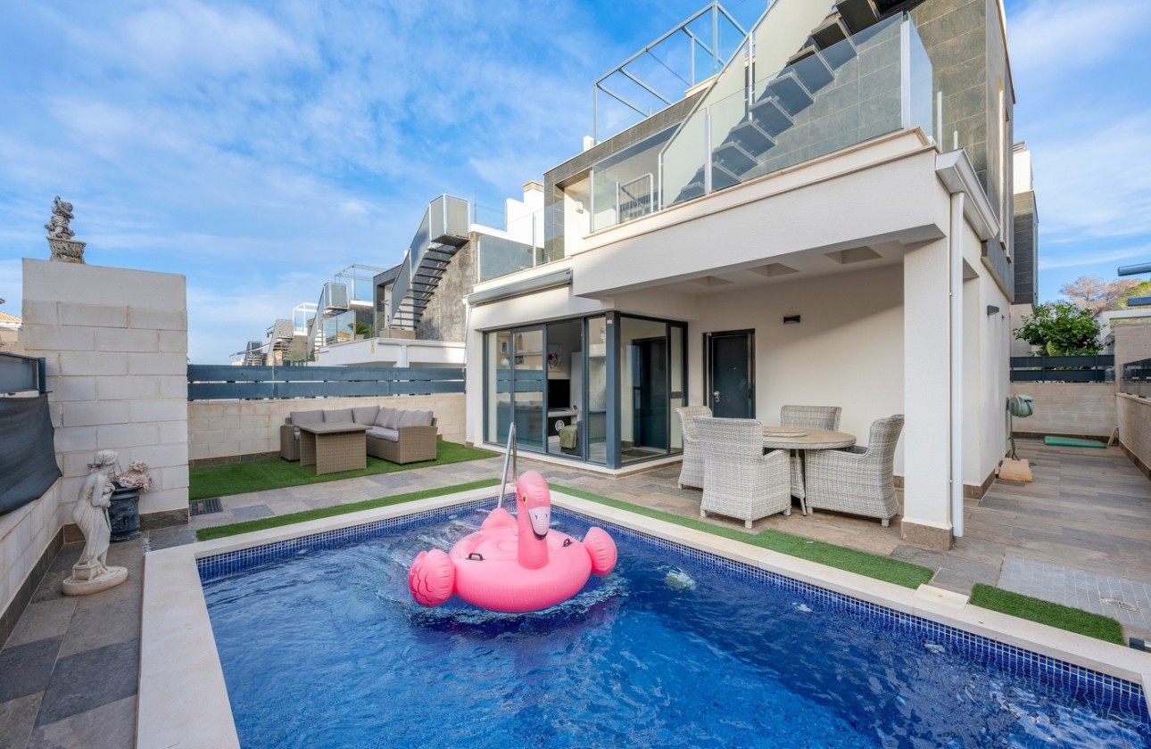 Herverkoop - Vrijstaande Villa -
Orihuela Costa