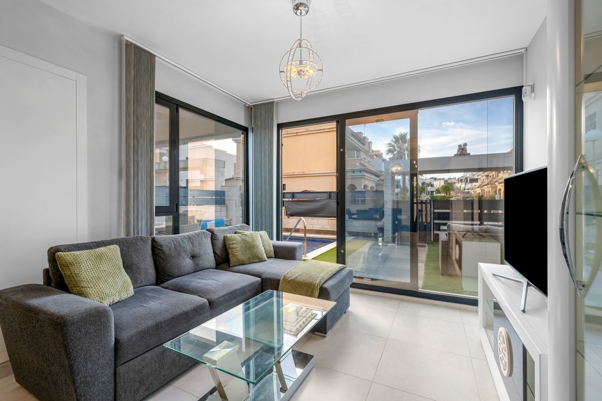 Herverkoop - Vrijstaande Villa -
Orihuela Costa