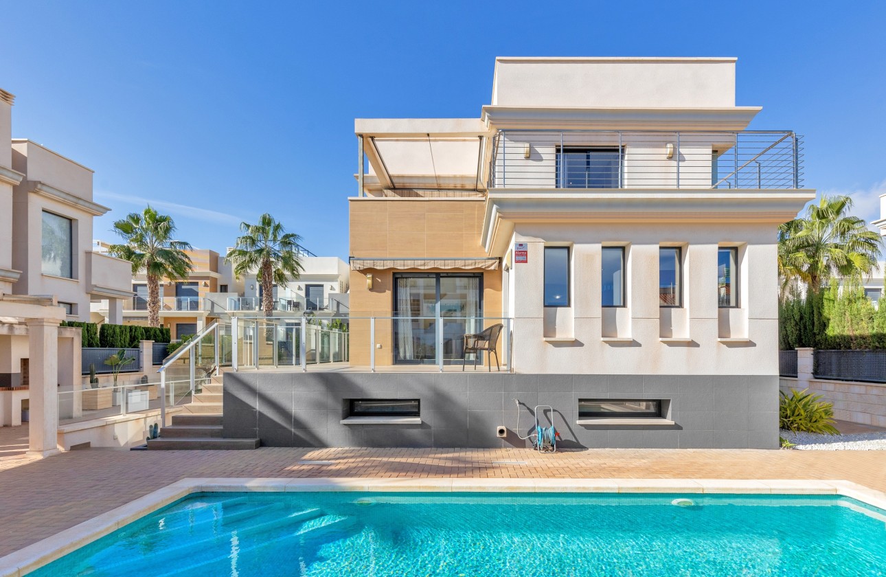 Herverkoop - Vrijstaande Villa -
Orihuela Costa