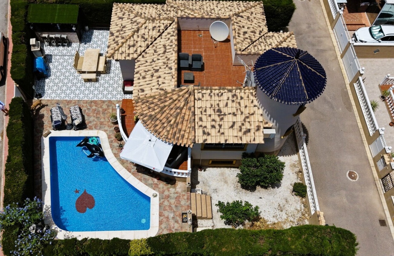 Herverkoop - Vrijstaande Villa -
Orihuela Costa