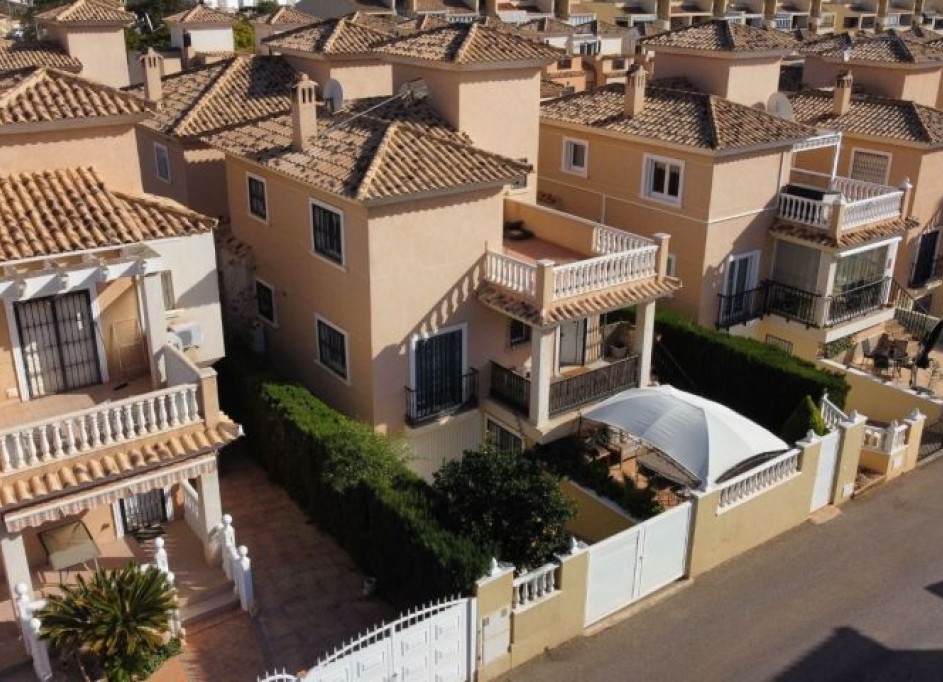Herverkoop - Vrijstaande Villa -
Orihuela Costa