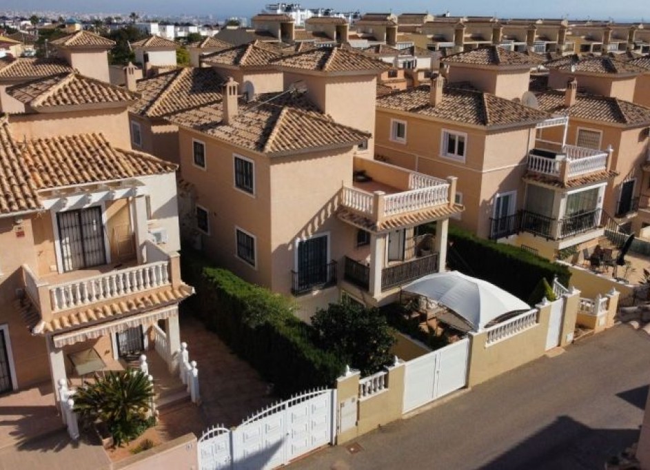 Herverkoop - Vrijstaande Villa -
Orihuela Costa