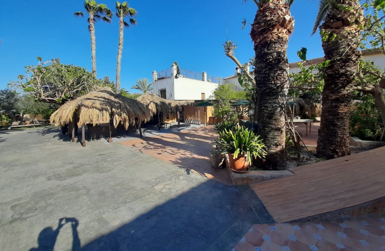 Herverkoop - Vrijstaande Villa -
Orihuela