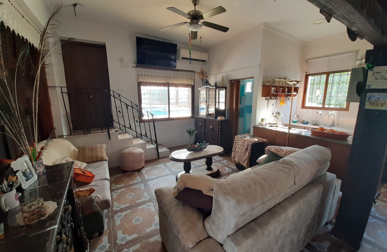 Herverkoop - Vrijstaande Villa -
Orihuela