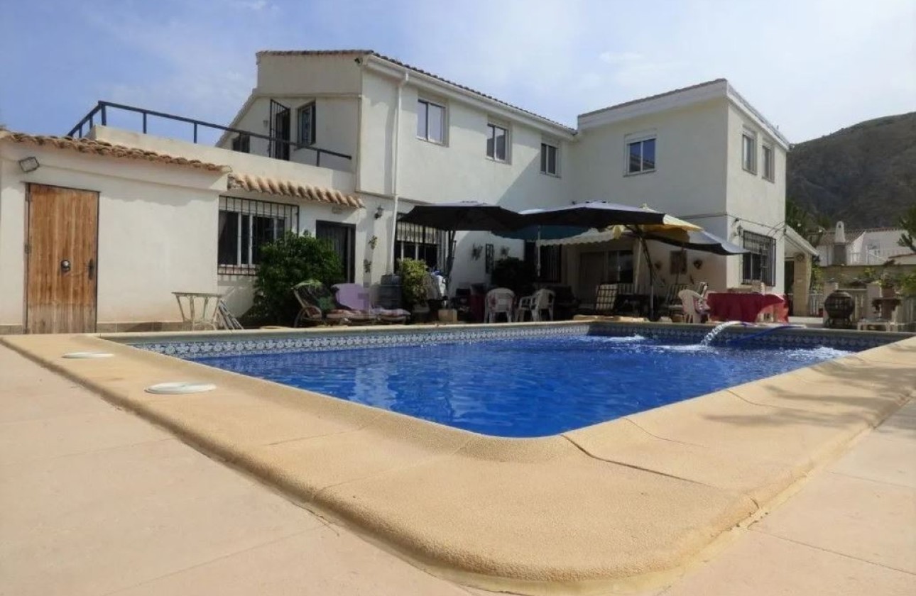 Herverkoop - Vrijstaande Villa -
Orxeta - Costa Blanca