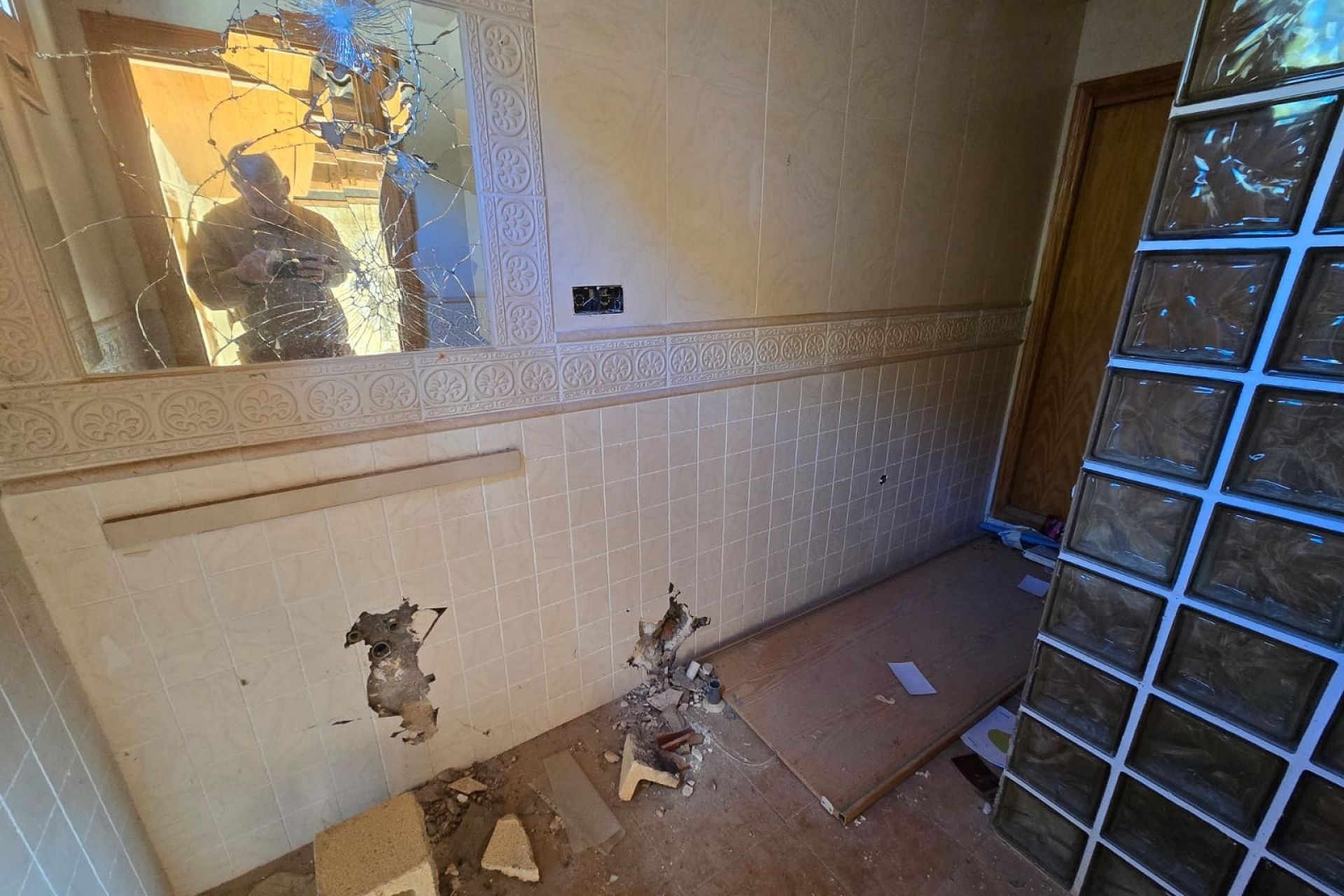 Herverkoop - Vrijstaande Villa -
Petrer