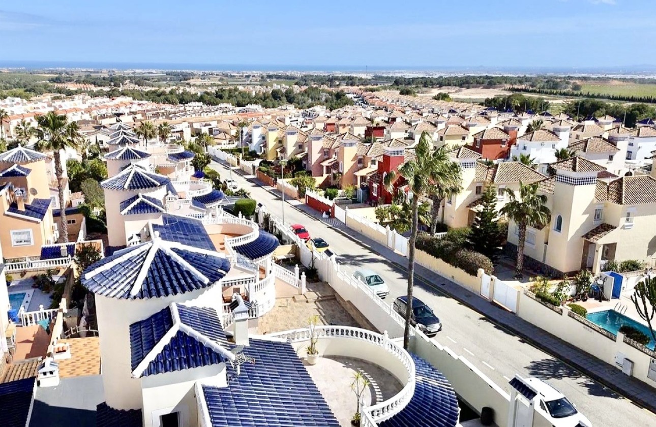 Herverkoop - Vrijstaande Villa -
Pinar de Campoverde - Inland