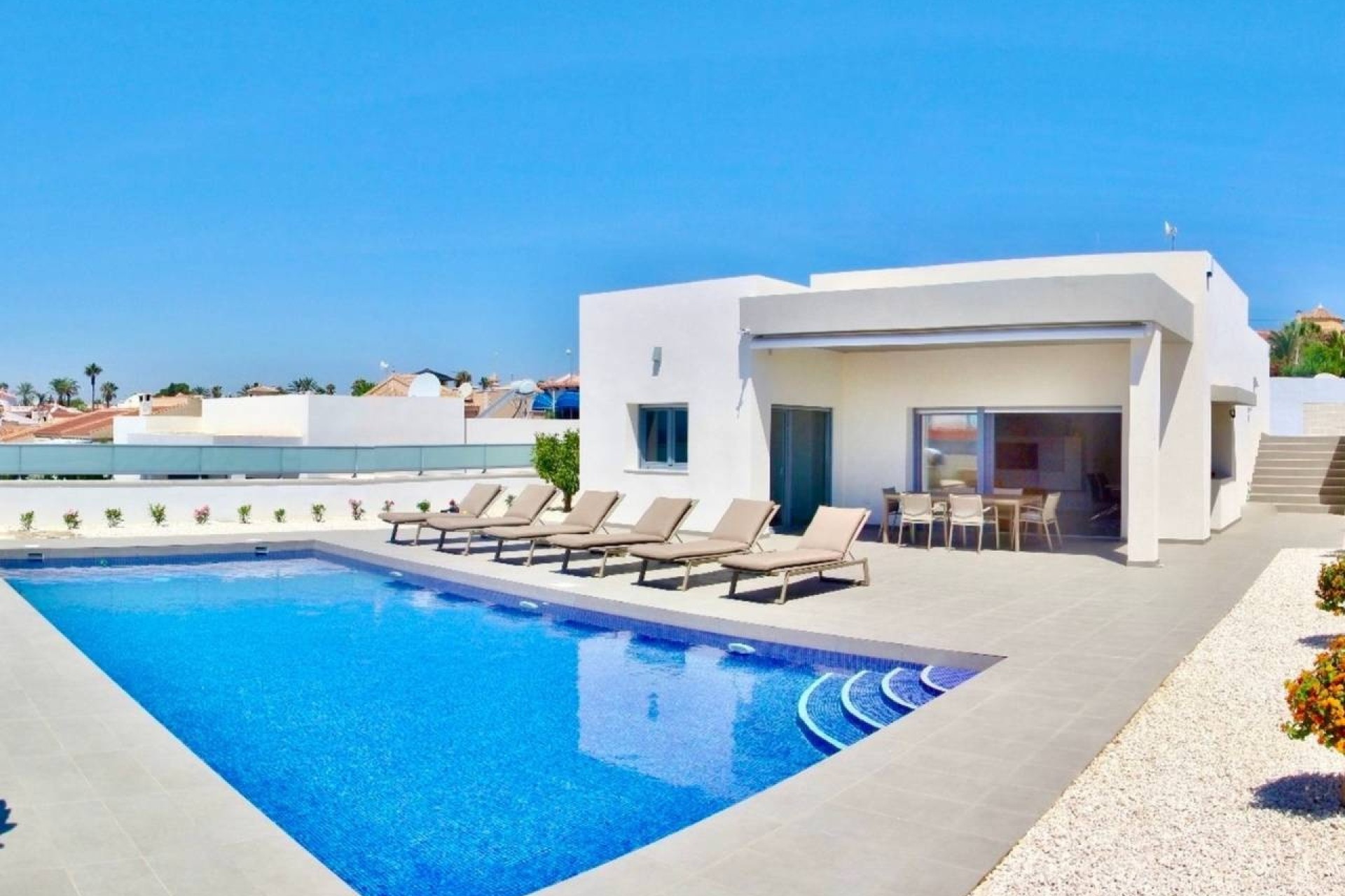 Herverkoop - Vrijstaande Villa -
Rafal