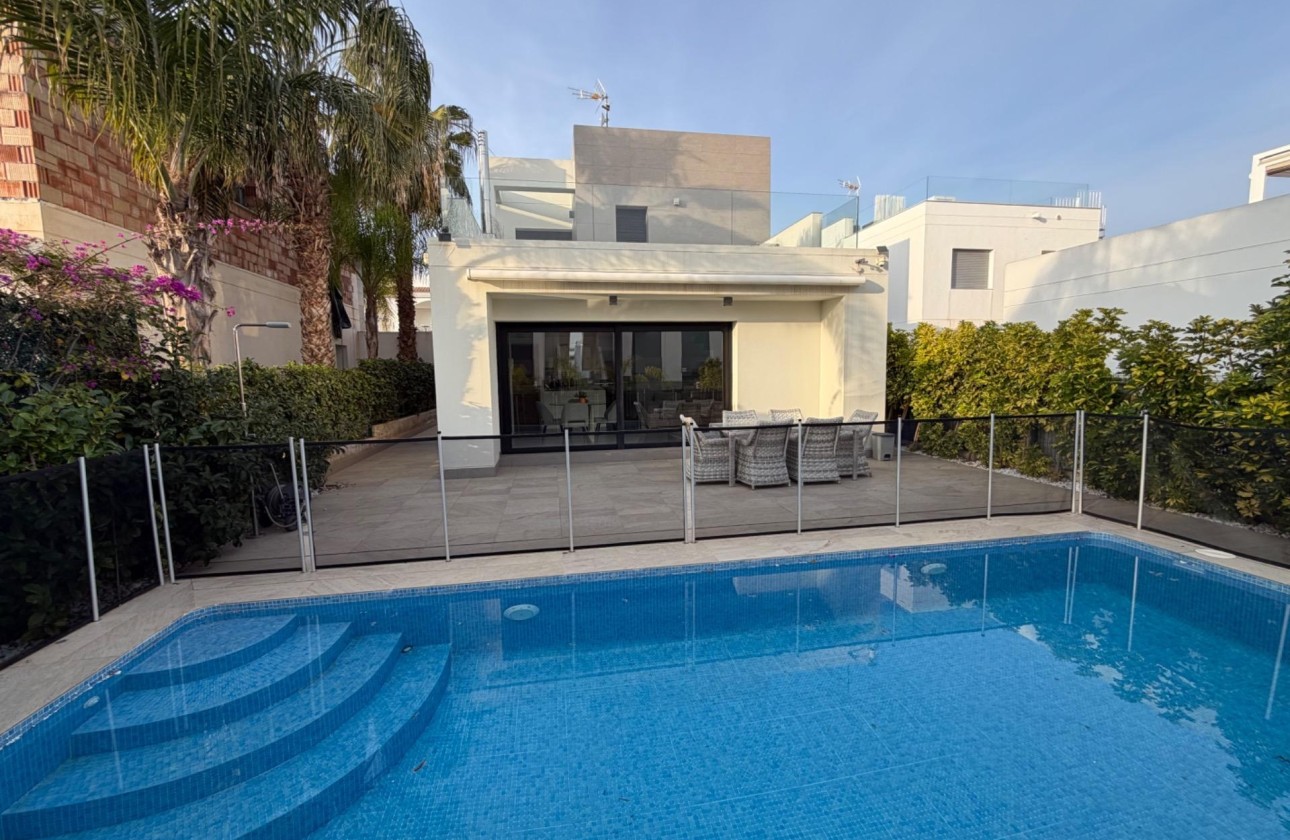 Herverkoop - Vrijstaande Villa -
Rojales - Cuidad Quesada