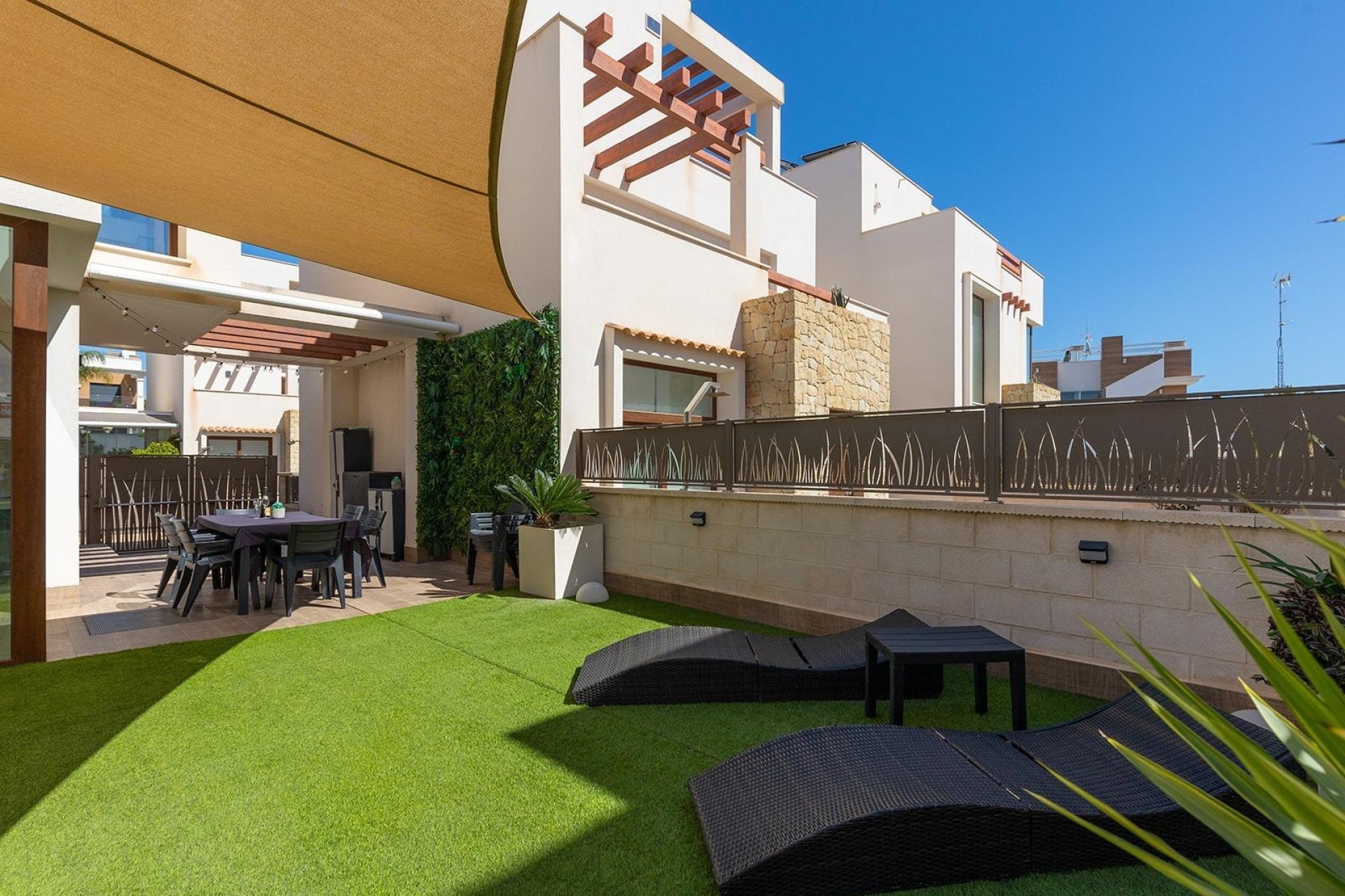 Herverkoop - Vrijstaande Villa -
Rojales - Pueblo bravo