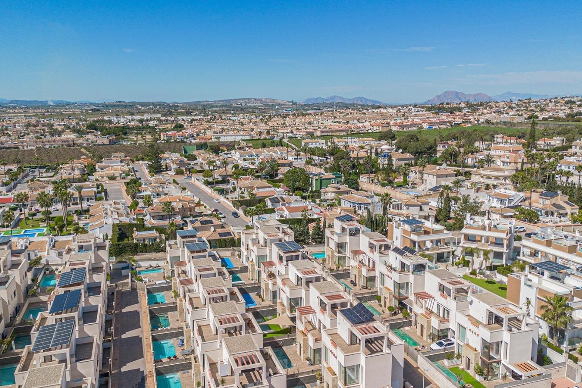 Herverkoop - Vrijstaande Villa -
Rojales - Pueblo bravo