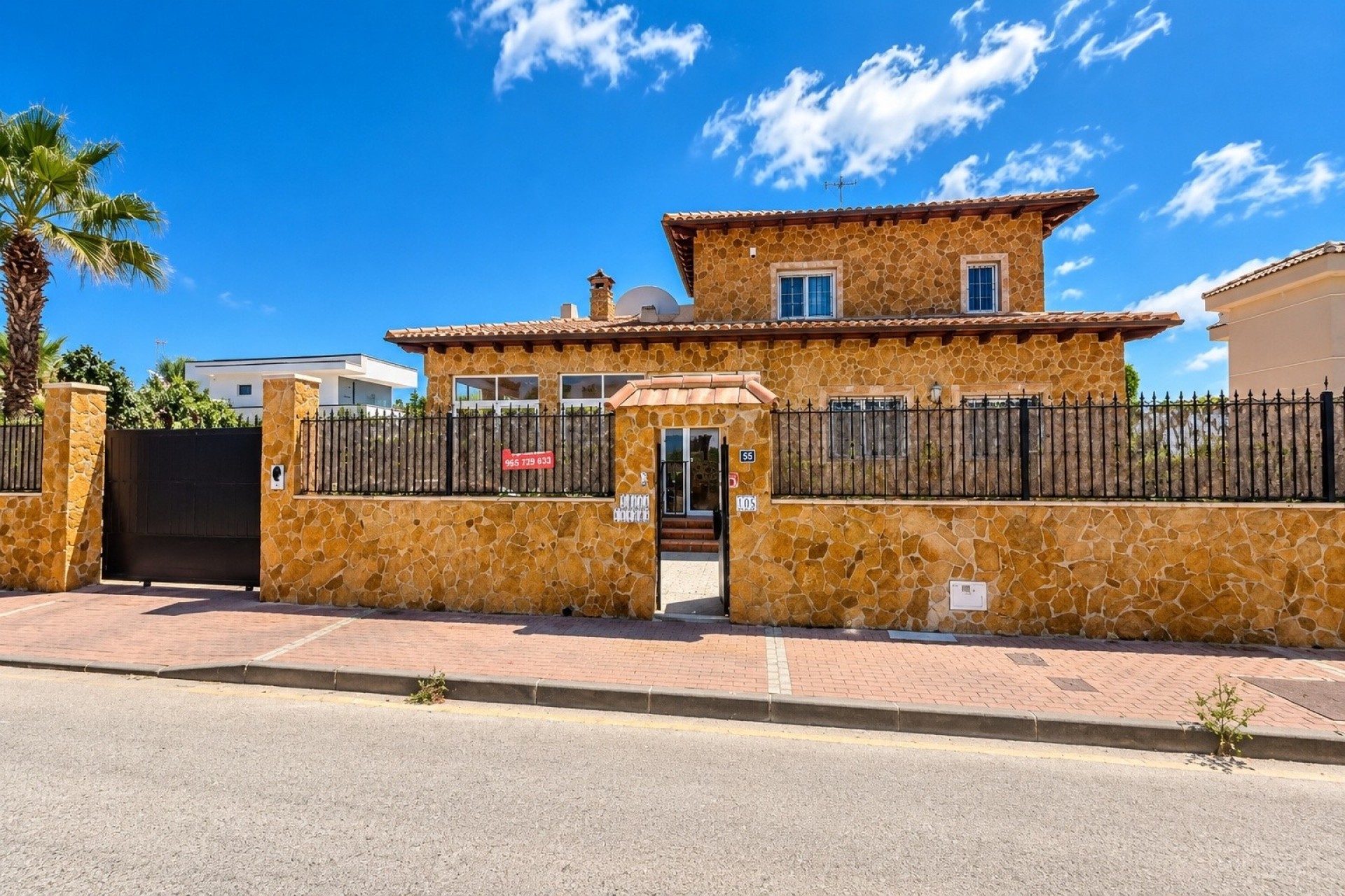 Herverkoop - Vrijstaande Villa -
San Fulgencio - La Escuera