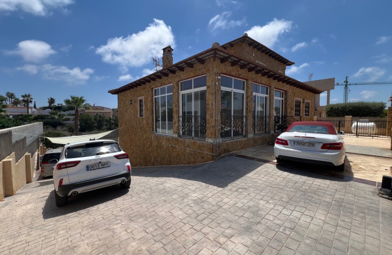 Herverkoop - Vrijstaande Villa -
San Fulgencio - La Escuera