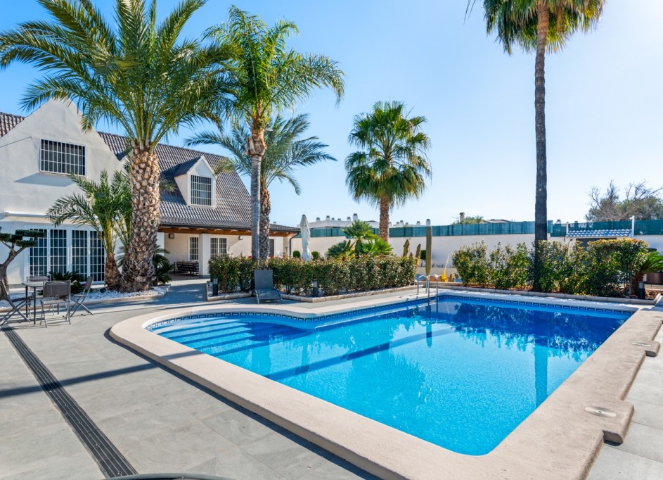 Herverkoop - Vrijstaande Villa -
San Juan de Alicante - Frank Espinós