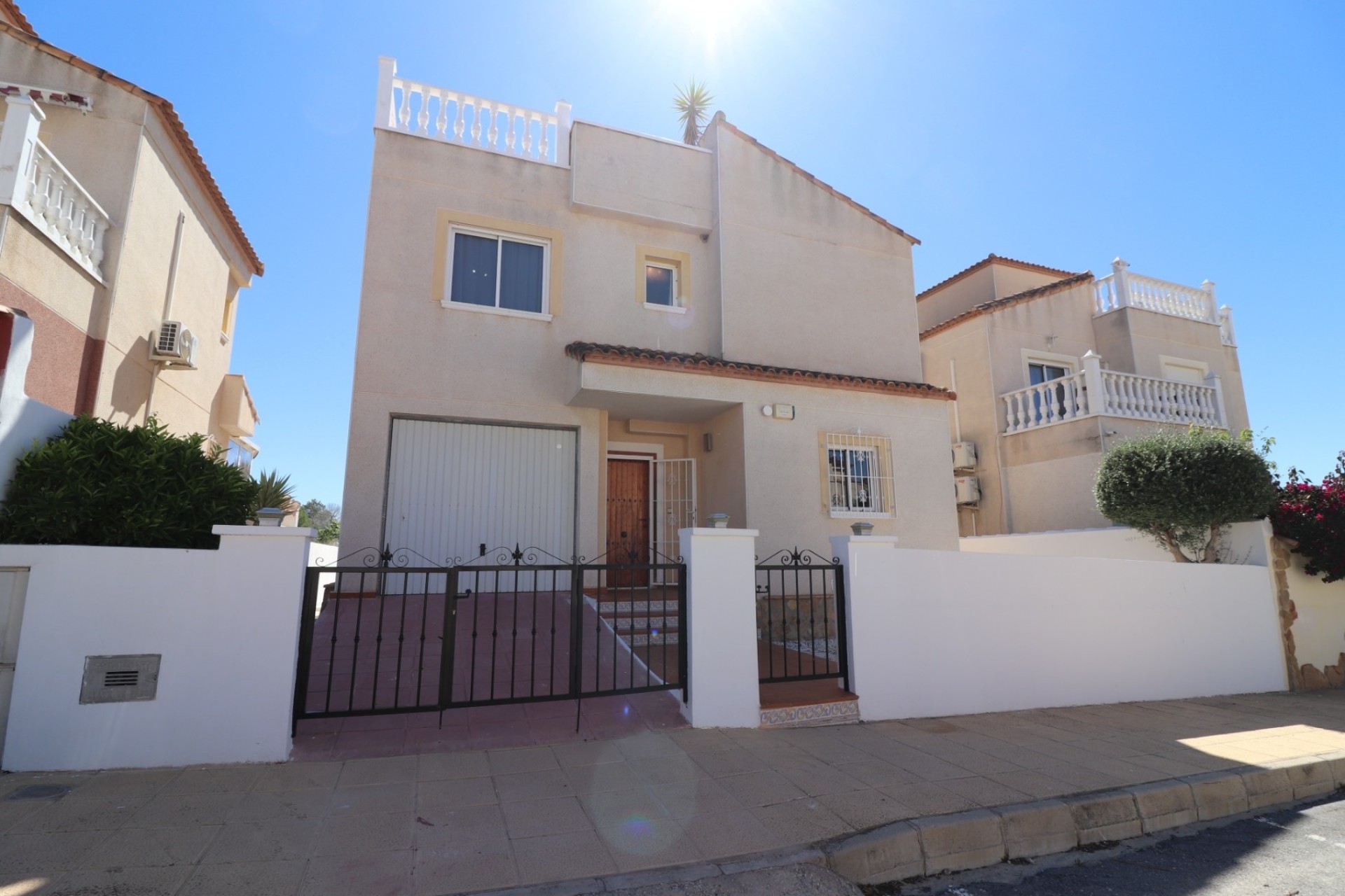 Herverkoop - Vrijstaande villa -
San Miguel de Salinas - Lake View Mansions