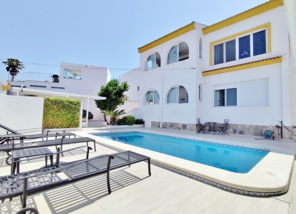 Herverkoop - Vrijstaande Villa -
San Miguel de Salinas