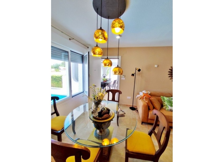 Herverkoop - Vrijstaande Villa -
San Miguel de Salinas