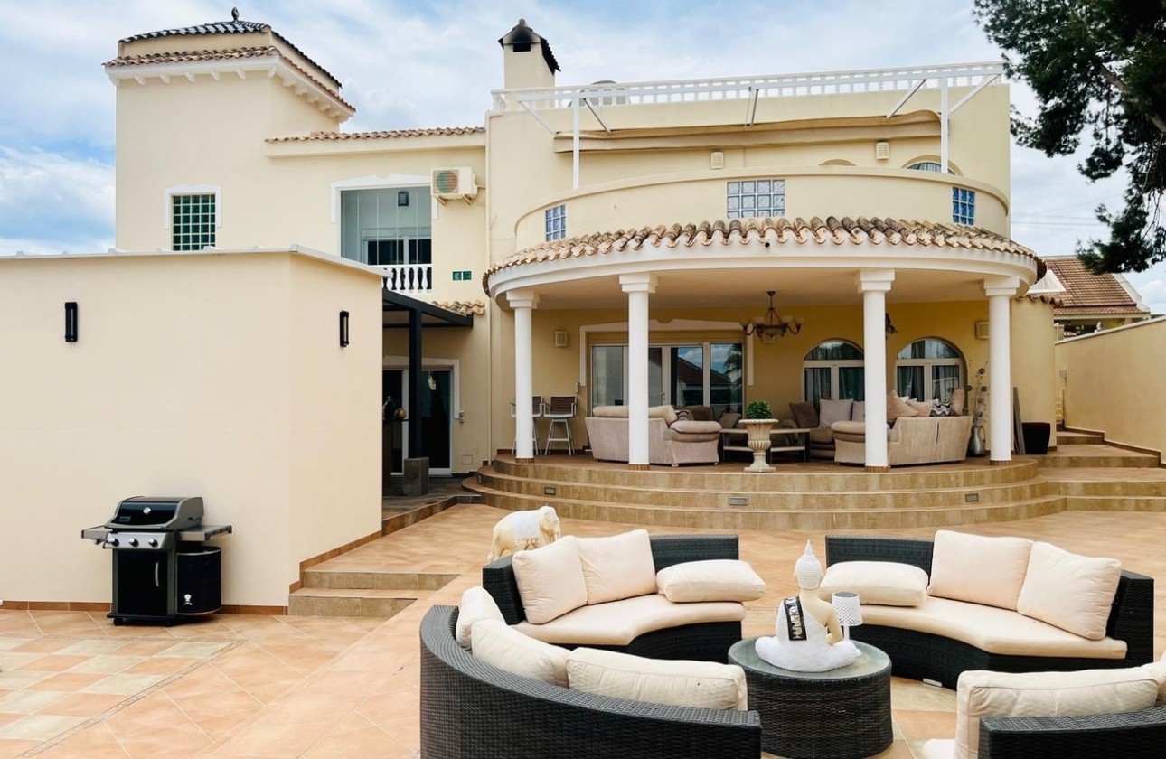 Herverkoop - Vrijstaande Villa -
San Miguel de Salinas