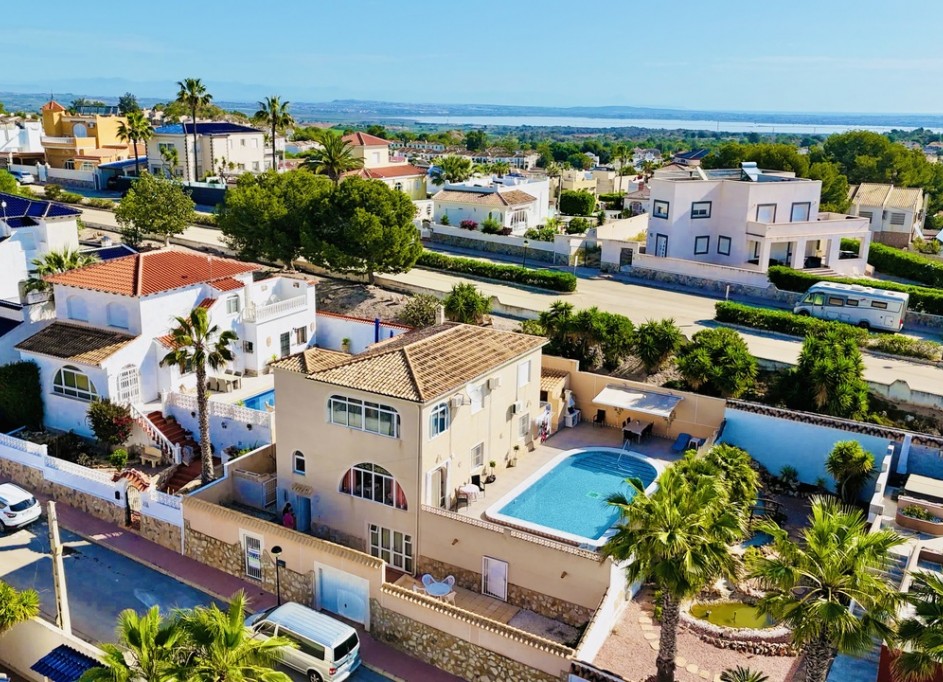 Herverkoop - Vrijstaande Villa -
San Miguel de Salinas