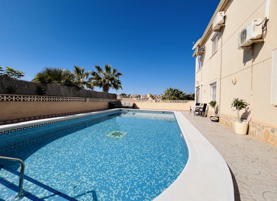 Herverkoop - Vrijstaande Villa -
San Miguel de Salinas