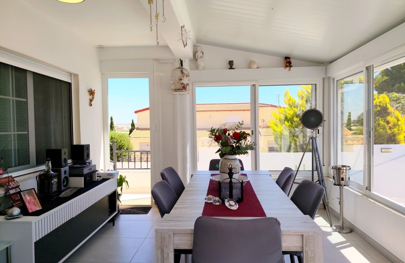 Herverkoop - Vrijstaande Villa -
San Miguel / Vistabella Golf - Inland